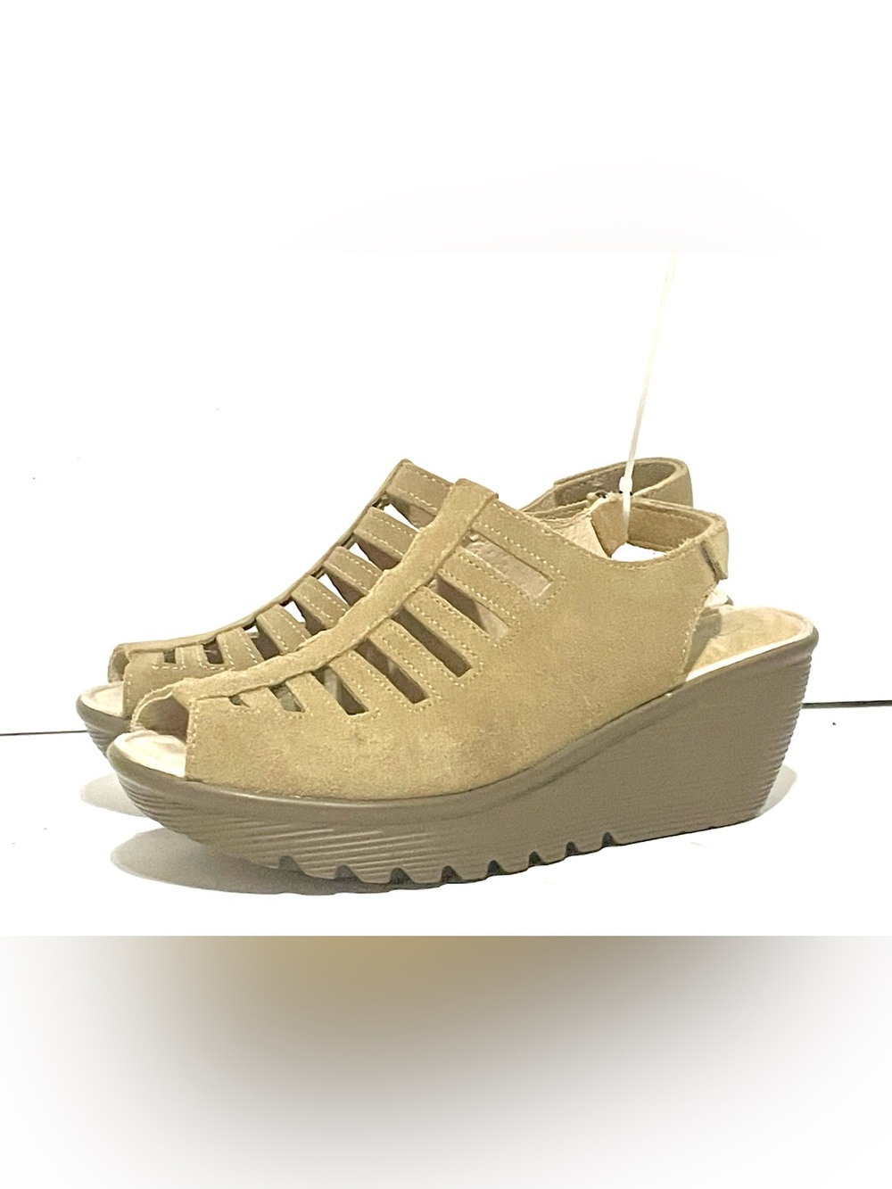 Skechers Memory Foam Women’s 8 Beige Suede Wedge Heels EUC